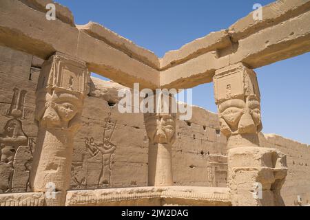 Kiosque sur le toit du temple, Temple de Hathor, Dendera, Qina, Égypte Banque D'Images