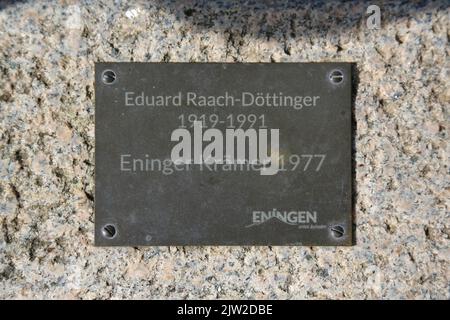 Panneau d'information, panneau sur la sculpture Eninger Kraemer, sculpture en pierre de l'artiste Eduard Raach-Doettinger, art dans l'espace public, art et sensoriel Banque D'Images