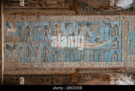 Soulagement de plafond, grand vestibule de Pronaos, Temple de Hathor, Dendera, Qina, Égypte Banque D'Images