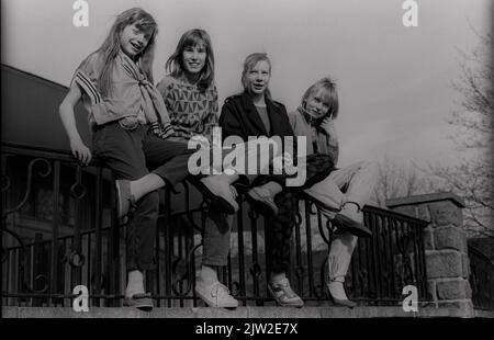 GDR, Berlin, 16. 4. 1988, enfants (filles) dans le parc de Weinbergsweg (Heinepark) Banque D'Images