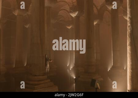 Citerne Basilique ou Yerebatan Sarnici dans moody vue. Bâtiments byzantins à Istanbul. Bruit et grain inclus. Mise au point sélective. Istanbul Turquie - 8,3 Banque D'Images