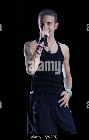 Prato, Italie. 02nd septembre 2022. SanGiovanni en concert pendant Sangiovanni, concert de musique de chanteur italien à prato, Italie, 02 septembre 2022 crédit: Agence de photo indépendante/Alamy Live News Banque D'Images