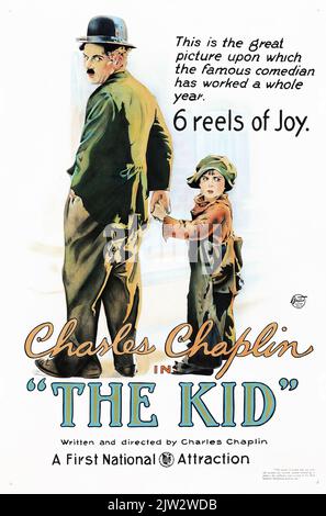 Charlie Chaplin dans le Kid (premier national, 1921) avec Jackie Coogan. Banque D'Images