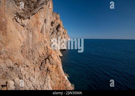 Perspective de la côte méditerranéenne rocheuse, Altea, Espagne - photo de stock Banque D'Images