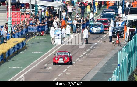 Brighton UK 3rd septembre 2022 - des concurrents participent aujourd'hui aux essais de vitesse nationaux de Brighton le long de Madeira Drive. : Crédit Simon Dack / Alamy Live News Banque D'Images