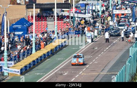 Brighton UK 3rd septembre 2022 - des concurrents participent aujourd'hui aux essais de vitesse nationaux de Brighton le long de Madeira Drive. : Crédit Simon Dack / Alamy Live News Banque D'Images