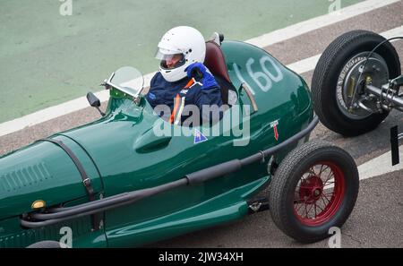 Brighton UK 3rd septembre 2022 - des concurrents participent aujourd'hui aux essais de vitesse nationaux de Brighton le long de Madeira Drive. : Crédit Simon Dack / Alamy Live News Banque D'Images