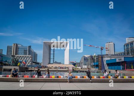 Le Grand Arche, la Défense, un quartier d'affaires majeur situé à 3 kilomètres à l'ouest de la ville de Paris, France Banque D'Images