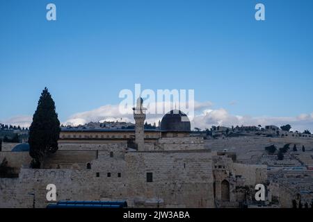Vieille ville sacrée de Jérusalem, Mosquée Sainte et mur occidental dans la même photo, papier peint historique béatiful Banque D'Images