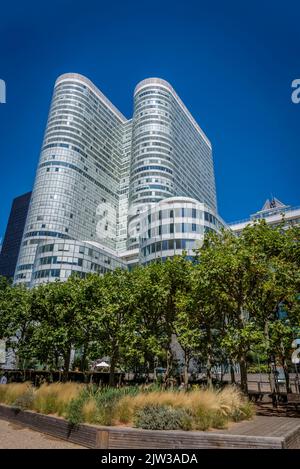 Le gratte-ciel de coeur Défense, le plus grand complexe de bureaux d'Europe, la Défense, un important quartier d'affaires situé à 3 kilomètres à l'ouest des limites de la ville de Paris Banque D'Images