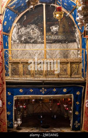 Église Sainte de la Nativité, considérée comme la naissance de Jésus, une étoile argentée marque la naissance dans une grotte sous l'Église de la Nativité de Bethléem Banque D'Images