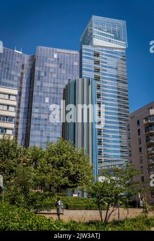 Espace vert dans le centre d'Ax de la Défense, un quartier d'affaires important situé à 3 kilomètres à l'ouest des limites de la ville de Paris, France Banque D'Images