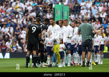 3rd septembre 2022 ; Stade Tottenham Hotspur. Tottenham, Londres, Angleterre ; Premier League football, Tottenham Hotspur versus Fulham : poignées de main avant le match Banque D'Images