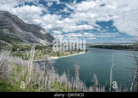 Vue magnifique sur le village de Waterton Park, en Alberta, au Canada Banque D'Images