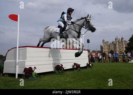 Vendredi Biats, monté par Kitty King en action sur le parcours de cross-country pendant le troisième jour des essais de chevaux 2022 de Land Rover Burghley à Stamford, Lincolnshire. Date de la photo: Samedi 3 septembre 2022. Banque D'Images