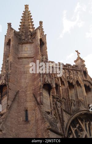 Une vue montrant les tours, les flèches et les tourelles de la cathédrale d'Ely, Cambridgeshire, Angleterre, montrant le détail magnifique et complexe du bâtiment Banque D'Images