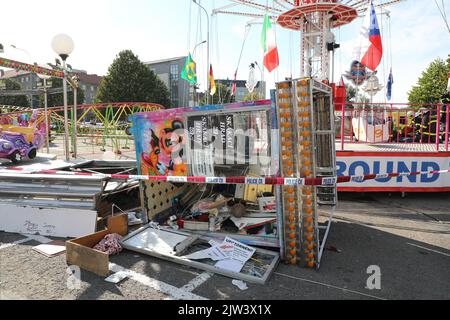 Havirov, République tchèque. 03rd septembre 2022. Un carrousel à chaînes s'est effondré à Havirov, en République tchèque, sur 3 septembre 2022, et il y a maintenant au moins 12 blessés, principalement des enfants. Dans la ville, le festival Havirov a lieu. La construction du carrousel avec des sièges allait jusqu'à l'altitude de 15 mètres. Au moment où il a commencé à descendre, la partie supérieure avec les bras et les sièges a été arrachée. Crédit : Petr Sznapka/CTK photo/Alay Live News Banque D'Images