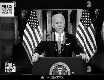 Une capture d'écran de PBS TV NewsHour du président américain Joe Biden qui a parlé du premier anniversaire de l'attaque de 6 janvier contre le Capitole des États-Unis. Banque D'Images