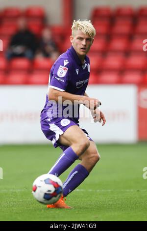 Crewe, Royaume-Uni. 03rd septembre 2022. L'Earley saxonne de Stevenage en action. EFL Skybet football League Two Match, Crewe Alexandra v Stevenage au stade Mornflake à Crewe, Cheshire, le samedi 3rd septembre 2022. Cette image ne peut être utilisée qu'à des fins éditoriales. Utilisation éditoriale uniquement, licence requise pour une utilisation commerciale. Aucune utilisation dans les Paris, les jeux ou les publications d'un seul club/ligue/joueur. photo par Chris Stading/Andrew Orchard sports Photography/Alamy Live News crédit: Andrew Orchard sports Photography/Alamy Live News Banque D'Images