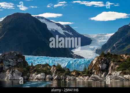 Glacier Amalia sur le bord du canal Sarmiento - glacier de Skua - Parc national Bernardo O'Higgins à Patagonia Chile fjords près de Puerto Natales, C Banque D'Images
