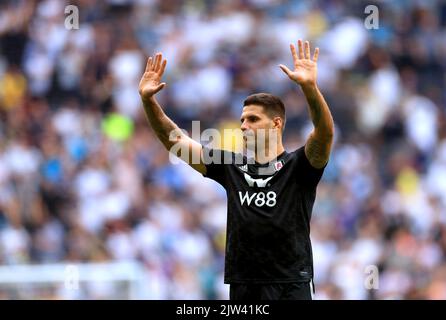 Aleksandar Mitrovic, de Fulham, rejoint les fans à la fin du match de la Premier League au Tottenham Hotspur Stadium, Londres. Date de la photo: Samedi 3 septembre 2022. Banque D'Images