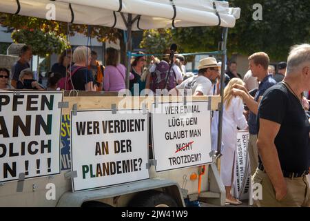 Querdenker-Demo in Darmstadt, Hessen: Die Demonstration richtete sich gegen die Coronamaßnahmen der vergangenen zwei Jahre künftige Einschränkun Banque D'Images