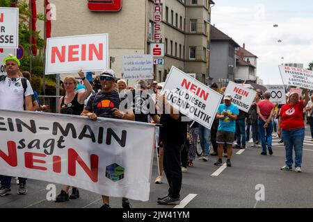 Querdenker-Demo in Darmstadt, Hessen: Die Demonstration richtete sich gegen die Coronamaßnahmen der vergangenen zwei Jahre künftige Einschränkun Banque D'Images