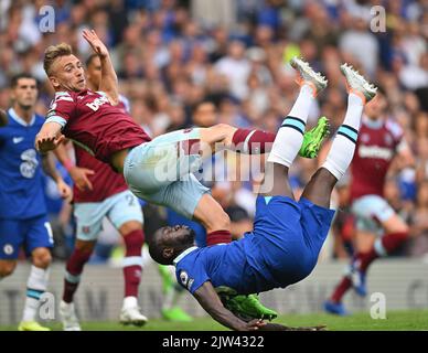 03 Sep 2022 - Chelsea v West Ham United - Premier League - Stamford Bridge Jarrod Bowen heurts avec Kalidou Koulibaly le match au pont Stamford photo : Mark pain / Alay Live News Banque D'Images