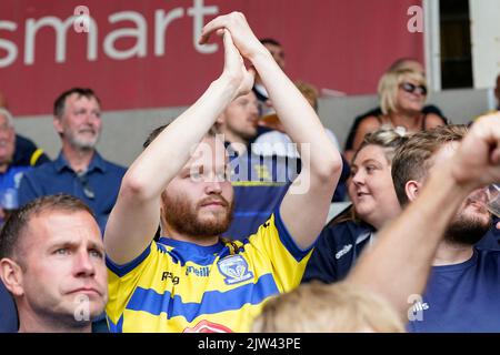 Eccles, Royaume-Uni. 03rd septembre 2022. Les fans de Warrington Wolves se réjouissent de leur côté lors du match de Betfred Super League Salford Red Devils vs Warrington Wolves au stade AJ Bell, Eccles, Royaume-Uni, 3rd septembre 2022 (photo de Steve Flynn/News Images) à Eccles, Royaume-Uni, le 9/3/2022. (Photo de Steve Flynn/News Images/Sipa USA) crédit: SIPA USA/Alay Live News Banque D'Images