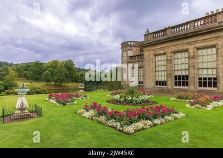 Jardins formels de Lyme Hall historique anglais majestueux Maison et parc public à Cheshire, Angleterre. Banque D'Images