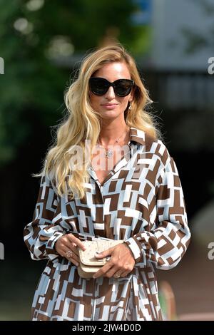 Venise, Italie. 03rd septembre 2022. VENISE, ITALIE - 03 SEPTEMBRE : Beatrice Venezi arrive à l'Hôtel Excelsior lors du Festival international du film de Venise 79th sur 03 septembre 2022 à Venise, Italie. Credit: dpa/Alay Live News Banque D'Images