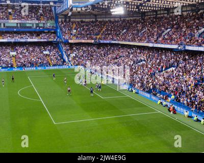 Fulham, Londres, Royaume-Uni. 3rd septembre 2022. Le club de football de Chelsea remporte un match extrêmement chanceux contre West Ham United 2-1 dans la première ligue le sixième jour de match, à Stamford Bridge. Ici : Ben Chilwell marque l'égaliseur de Chelsea. Crédit : Motofoto/Alay Live News Banque D'Images