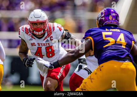 Greenville, Caroline du Nord, États-Unis. 3rd septembre 2022. North Carolina State Wolfpack défensive Tackle Cory Durden (48) tire au cours du premier trimestre contre les pirates de l'est de la Caroline dans le match de football NCAA au stade Dowdy-Ficklen à Greenville, NC. (Scott Kinser/CSM). Crédit : csm/Alay Live News Banque D'Images