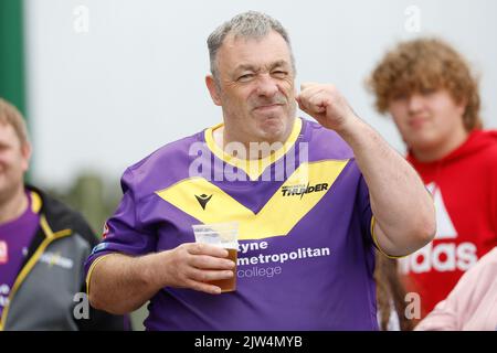 Newcastle, Royaume-Uni. 29th août 2022. Un Thunder supporter dans une humeur confiante avant le match DE championnat DE BETFRED entre Newcastle Thunder et York City Knights à Kingston Park, Newcastle, le samedi 3rd septembre 2022. (Credit: Chris Lishman | MI News) Credit: MI News & Sport /Alay Live News Banque D'Images