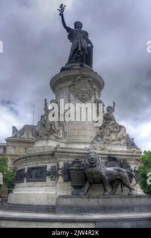 Paris, France - 27 mai 2022 : statue de Marianne symbole de la République française sur la place de la République Banque D'Images