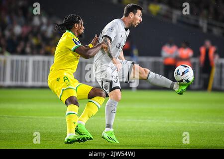 Nantes, France, France. 3rd septembre 2022. Samuel MOUTOUSSAMY de Nantes et Lionel (Leo) MESSI de PSG lors du match de la Ligue 1 entre le FC Nantes et Paris Saint-Germain (PSG) au stade de la Beaujoire le 03 septembre 2022 à Nantes, France. (Image de crédit : © Matthieu Mirville/ZUMA Press Wire) Banque D'Images