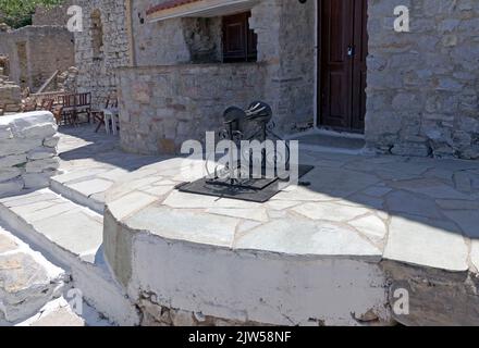 Le bar de musique micro Chorio et le club de fin de soirée. Île de Tilos, Dodécanèse, Grèce, UE Banque D'Images