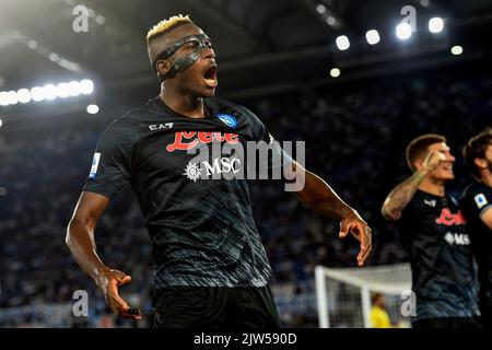 Roma, Italie. 03rd septembre 2022. Victor Osimhen de SSC Napoli célèbre après que Khvicha Kvaratskhelia (non représenté) a marqué le but de 1-2 lors de la série Un match de football entre SS Lazio et SSC Napoli au stade Olimpico de Rome (Italie), 3 septembre 2022. Photo Antonietta Baldassarre/Insidefoto crédit: Insidefoto di andrea staccioli/Alamy Live News Banque D'Images