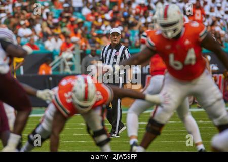 Miami Gardens, Floride, États-Unis. 3rd septembre 2022. Miami Hurricanes contre Bethune-Cookman Wildcats pendant la saison de football 2022 de la NCAA au Hard Rock Stadium de Miami Gardens, Floride. Credit: Yaroslav Sabitov/YES Market Media/Alay Live News Banque D'Images