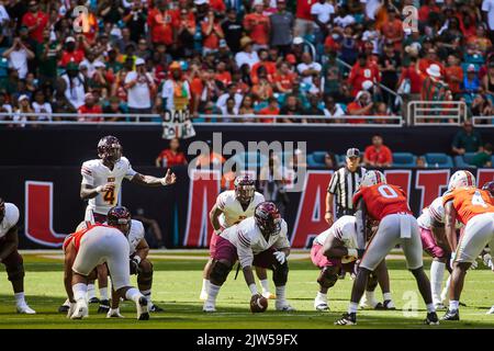 Miami Gardens, Floride, États-Unis. 3rd septembre 2022. Miami Hurricanes 0 James Williams Safety, 4 Jaylan Knighton RunningBack contre Bethune-Cookman Wildcats pendant la saison de football 2022 de la NCAA au Hard Rock Stadium de Miami Gardens, en Floride. Credit: Yaroslav Sabitov/YES Market Media/Alay Live News Banque D'Images