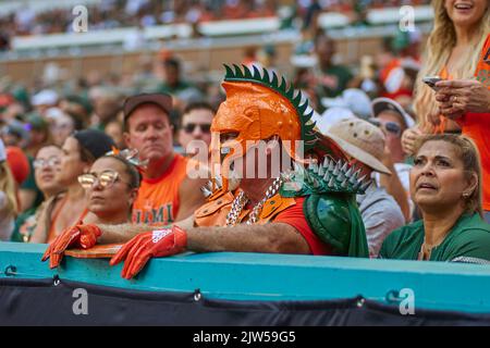 Miami Gardens, Floride, États-Unis. 3rd septembre 2022. Miami Hurricanes contre Bethune-Cookman Wildcats pendant la saison de football 2022 de la NCAA au Hard Rock Stadium de Miami Gardens, Floride. Credit: Yaroslav Sabitov/YES Market Media/Alay Live News Banque D'Images