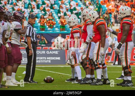 Miami Gardens, Floride, États-Unis. 3rd septembre 2022. Miami Hurricanes contre Bethune-Cookman Wildcats pendant la saison de football 2022 de la NCAA au Hard Rock Stadium de Miami Gardens, Floride. Credit: Yaroslav Sabitov/YES Market Media/Alay Live News Banque D'Images