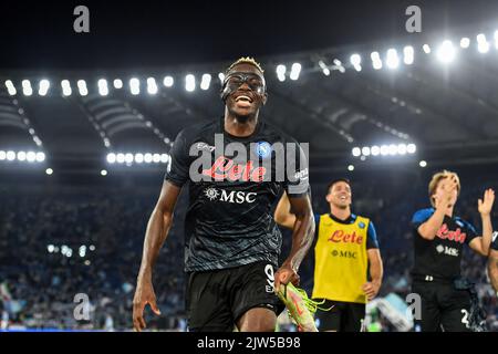 Roma, Italie. 03rd septembre 2022. Victor Osimhen de la SSC Napoli célèbre à la fin de la série Un match de football entre la SS Lazio et la SSC Napoli au stade Olimpico à Rome (Italie), 3 septembre 2022. Photo Antonietta Baldassarre/Insidefoto crédit: Insidefoto di andrea staccioli/Alamy Live News Banque D'Images