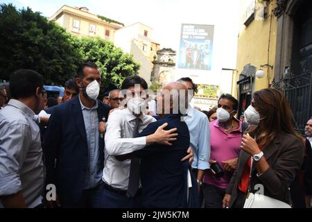 Naples, Campanie, Italie. 3rd septembre 2022. Roberto Speranza, ministre de la Santé du gouvernement italien et membre du Parti démocratique italien, marche dans la rue de Naples pour l'ouverture de la campagne électorale pour les prochaines élections politiques le 25 septembre. (Credit image: © Pasquale Gargano/Pacific Press via ZUMA Press Wire) Banque D'Images