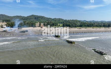 ZHANGZHOU, CHINE - le 2 SEPTEMBRE 2022 - Une brigade de l'armée sous le commandement du théâtre oriental, avec un département de la Marine, de l'Armée de l'air et Banque D'Images