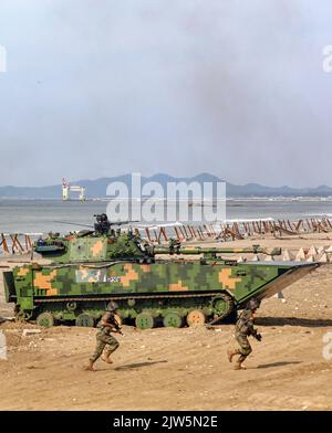 ZHANGZHOU, CHINE - le 2 SEPTEMBRE 2022 - Une brigade de l'armée sous le commandement du théâtre oriental, avec un département de la Marine, de l'Armée de l'air et Banque D'Images