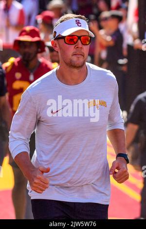 Los Angeles, Californie. 3rd septembre 2022. USC Trojans entraîneur chef Lincoln Riley avant le jeu de football NCAA entre les USC Trojans et les Rice Owls au Coliseum à Los Angeles, Californie.obligatoire crédit photo: Louis Lopez/Cal Sport Media/Alay Live News Banque D'Images