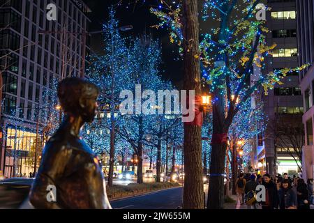 Osaka, Japon - décembre 24 2019 : Festival des lumières d'Osaka. Les événements d'illumination d'hiver, Midosuji Illumination, Hikari Renaissance. Populaire touri Banque D'Images