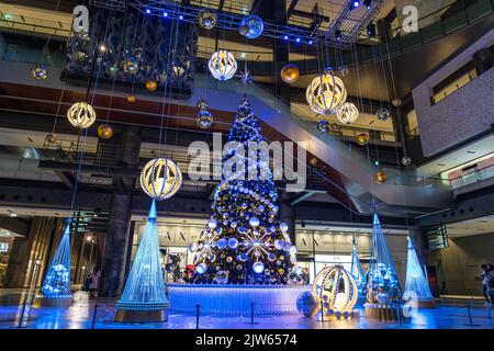 Osaka, Japon - décembre 24 2019 : NOËL GRAND SOUHAIT. Les illuminations hivernales à Osaka Banque D'Images