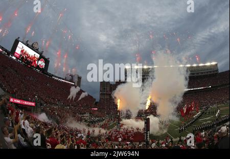 Columbus, États-Unis. 03rd septembre 2022. Les Buckeyes de l'État de l'Ohio prennent le terrain contre la notre-Dame luttant contre l'irlandais à Columbus, Ohio, samedi, 3 septembre 2022. Photo par Aaron Josefczyk/UPI crédit: UPI/Alay Live News Banque D'Images